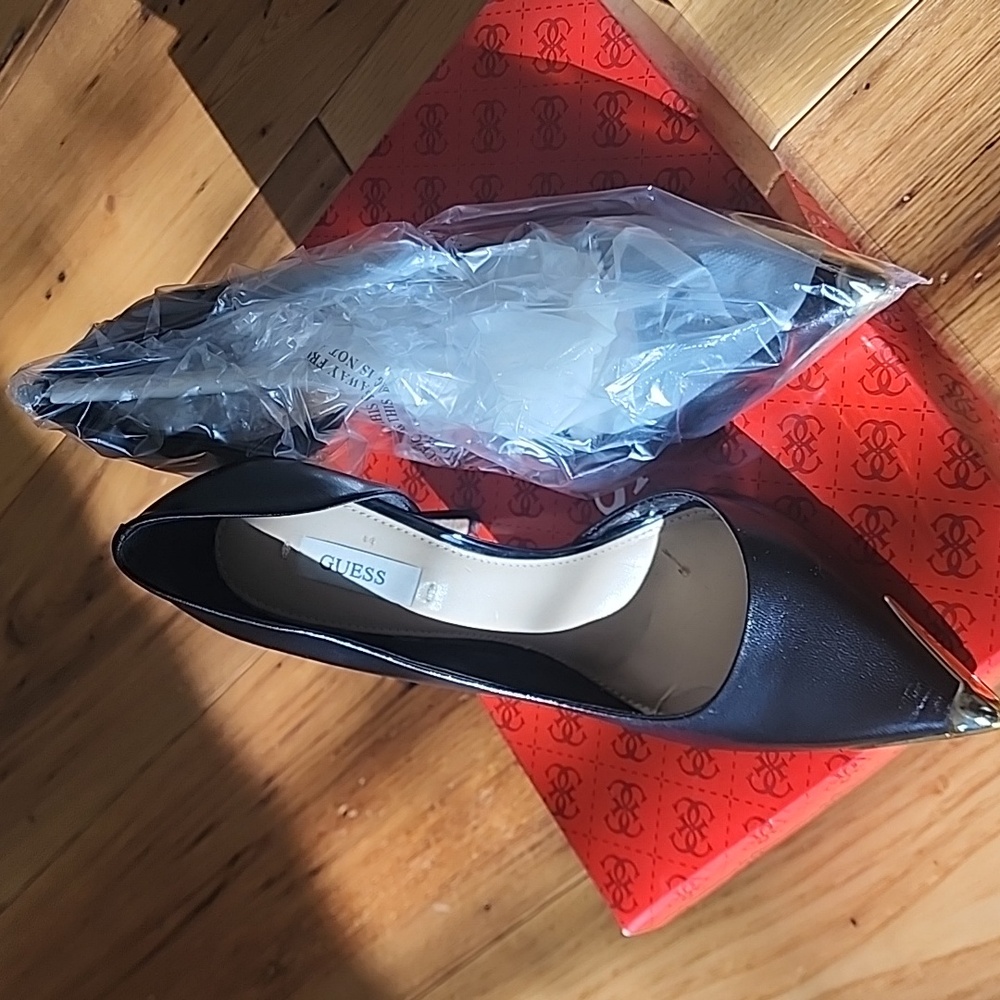 NEW GUESS Beilan Stiletto Pumps - Picture 2 of 6